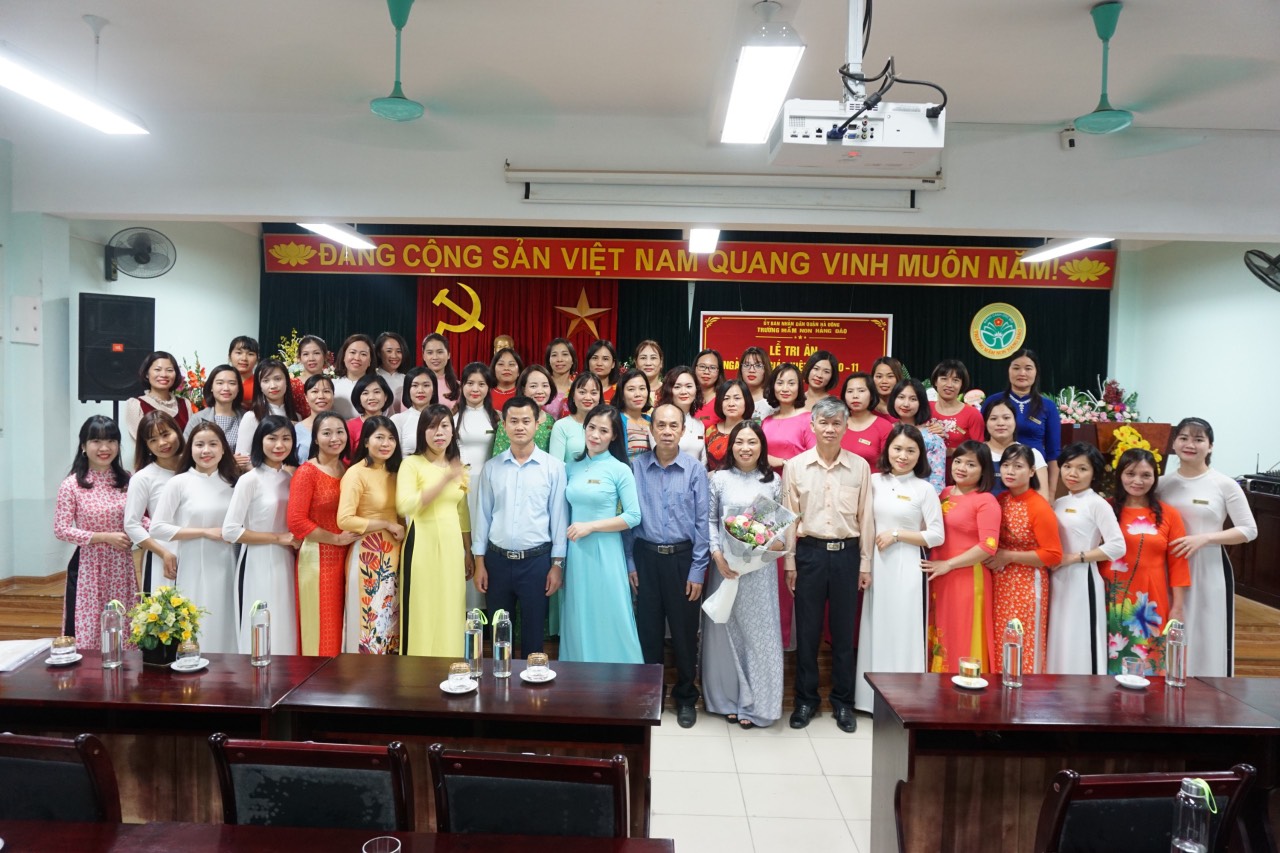 Đại diện các ban nghành, đoàn thể, đại diện các bậc phụ huynh đến tham dự buổi lễ tri ân Ngày Nhà giáo Việt Nam 20/11